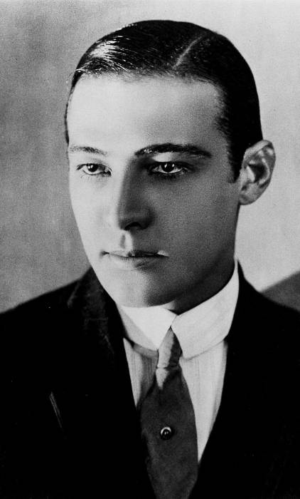 Rudolph_Valentino_-_Sep_1922_Photoplay